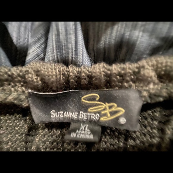 Grey textured and layered top - Picture 4 of 5